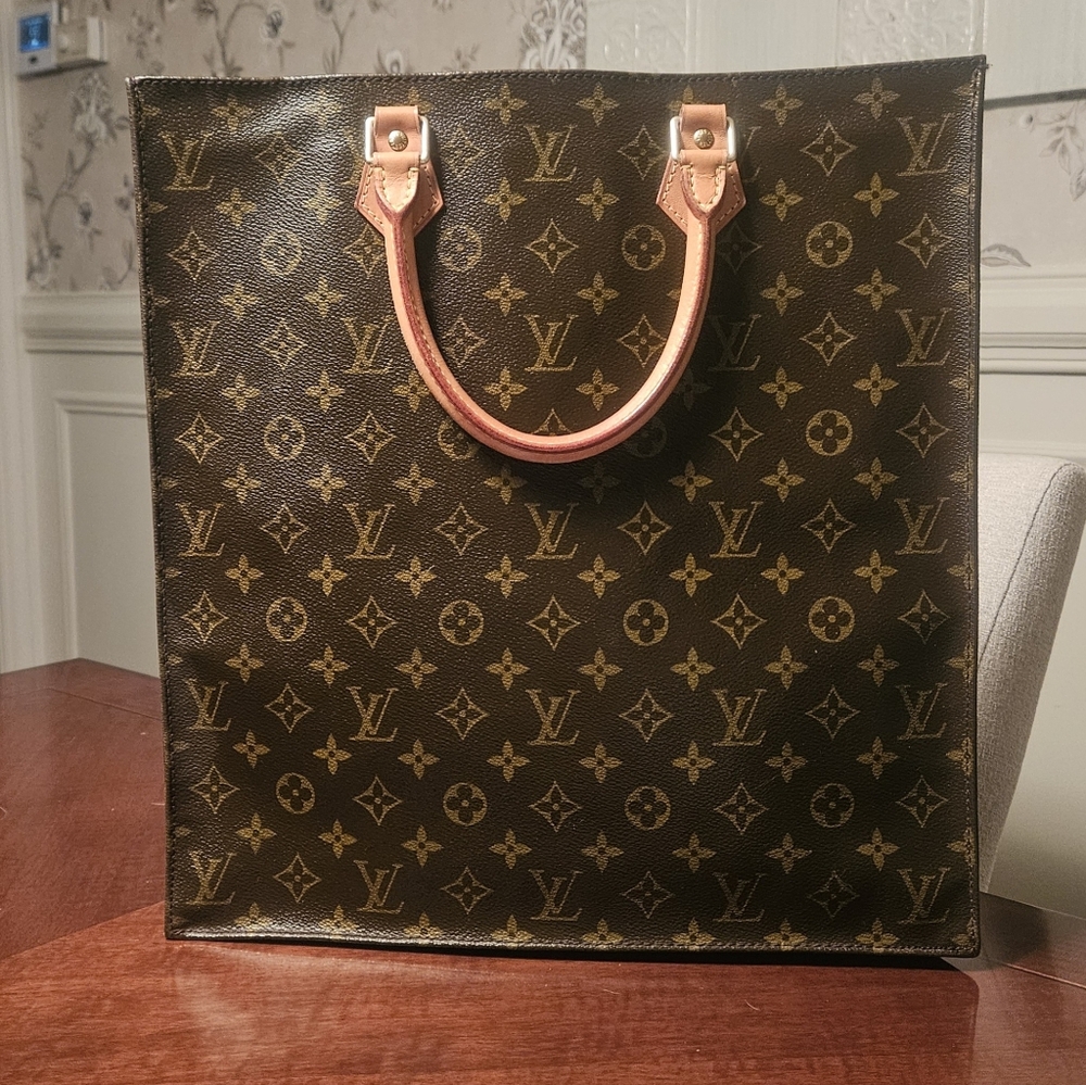 💥SALE💥Louis Vuitton Sac Plat Monogram Tote In Great Condition W/Dustbag - Picture 2 of 13